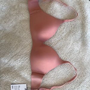 NWT seamless wire free double clasp bra
